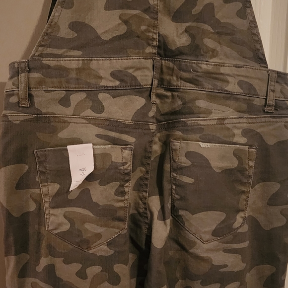 Vanilla Star's camouflage overalls - Picture 8 of 13